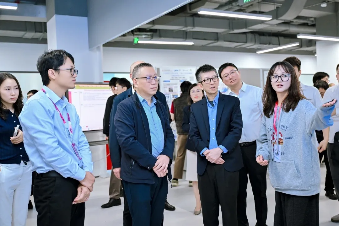 语言模型与人机交互中心