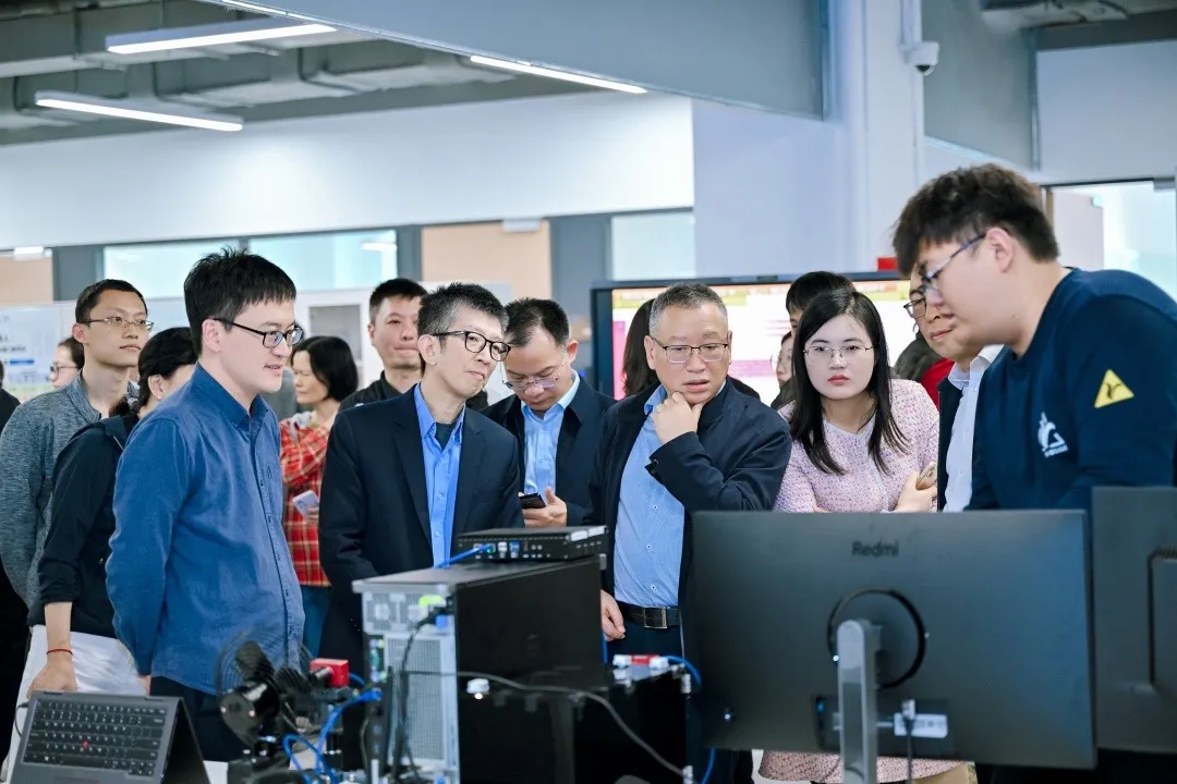 语言模型与人机交互中心