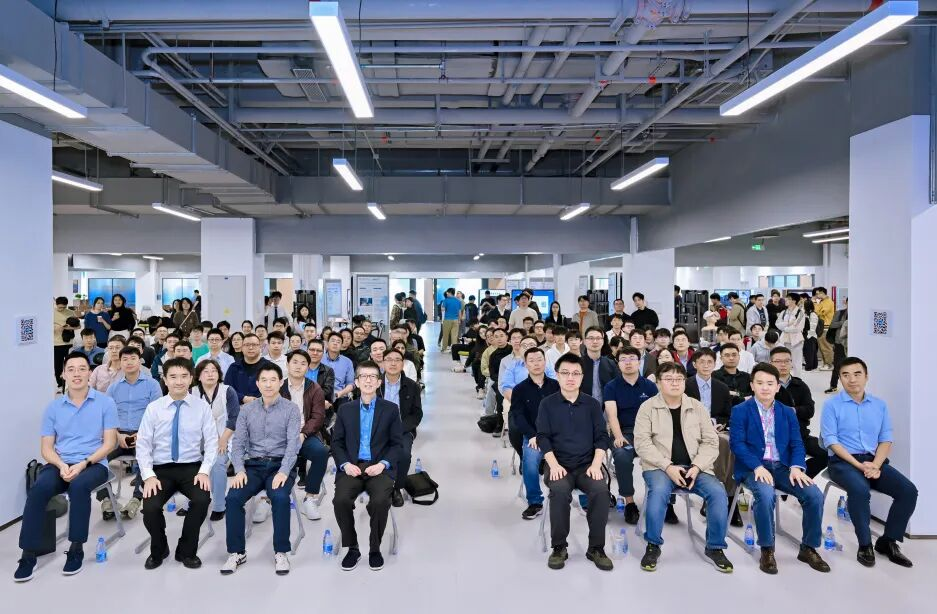 语言模型与人机交互中心