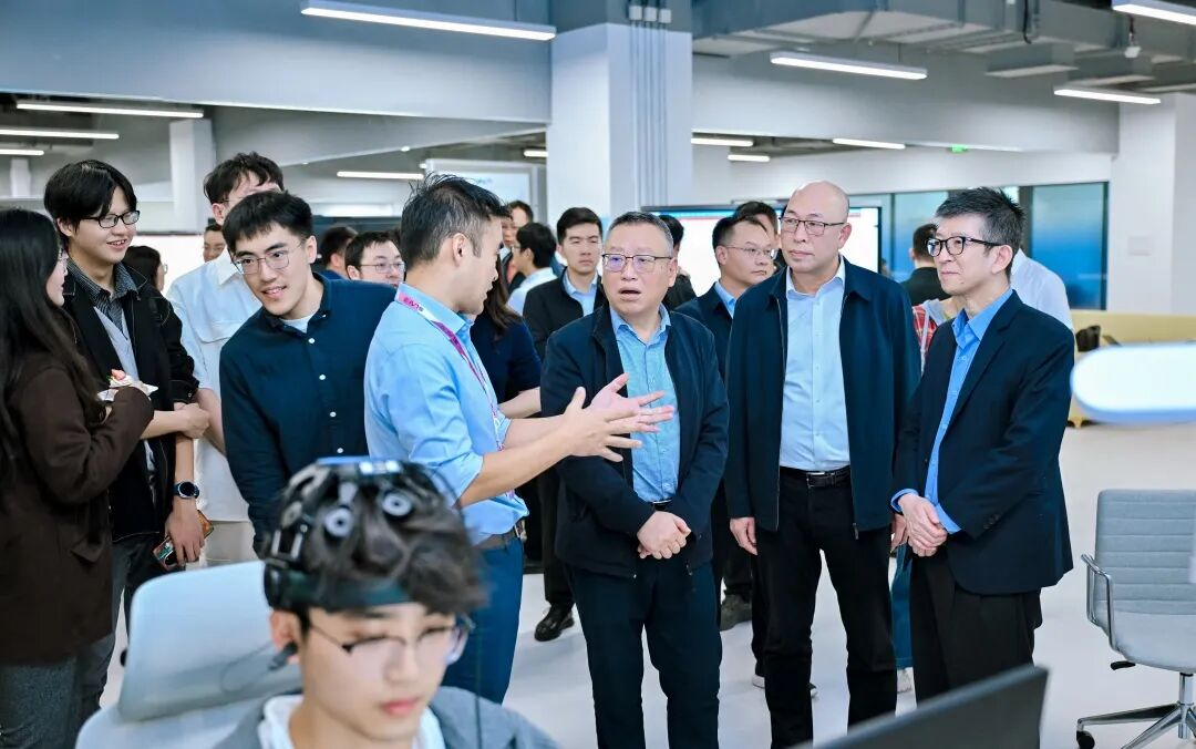 语言模型与人机交互中心